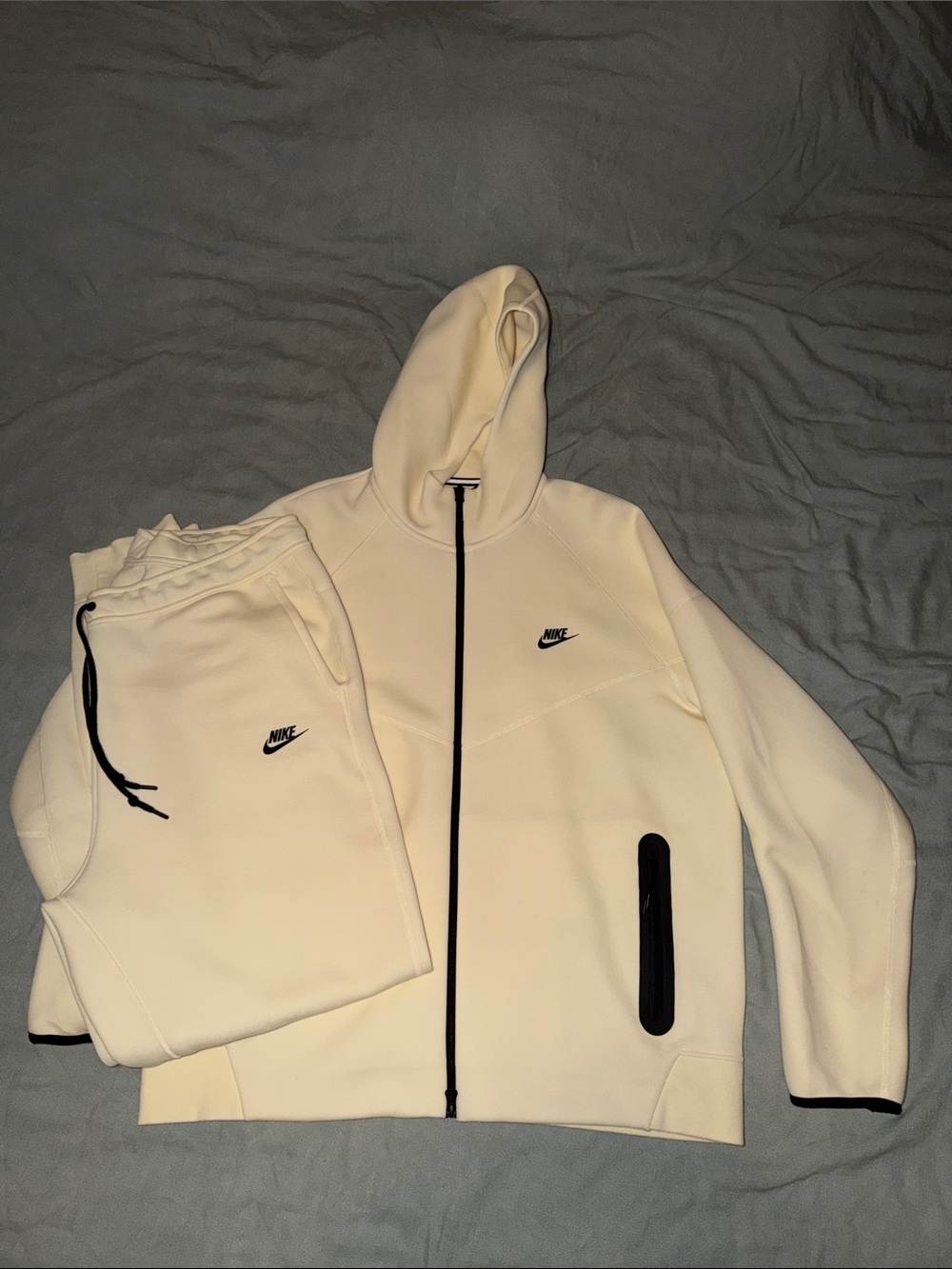 Nike Tech Fleece Set 2X-Tall Coconut Milk/Black FB7921–113
